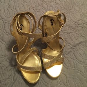 Golden glitter heels.